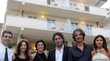 Da sin in senso orario i Soldati dell’hotel Exclusive l’albergo Michelangelo e in basso Bocchini del Margherita