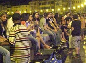 Lungarni chiusi e niente musica Stop alla movida in estate