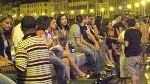 Lungarni chiusi e niente musica Stop alla movida in estate