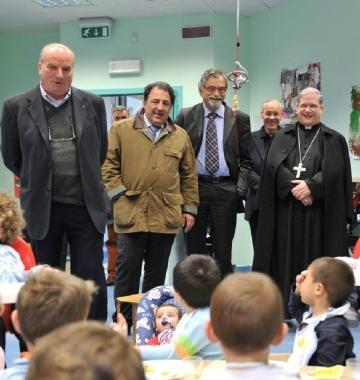 La visita pastorale del vescovo allasilo De Amicis 
