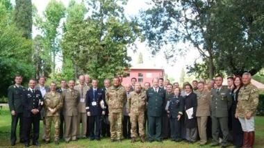 <b>FOTO DI GRUPPO </b>per i delegati Nato e per gli “anfitrioni” al Centro militare veterinario di Grosseto