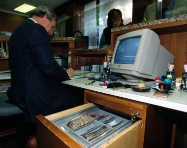 Linterno di uno sportello bancario   