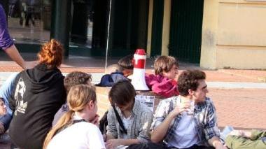 Un gruppo di giovani (foto di archivio)