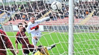 Il gol di Innocenti nella gara al Melani