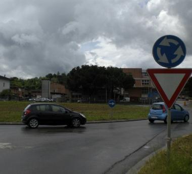 La rotatoria tra via Gramsci e via Terracini a Ponte a Egola   