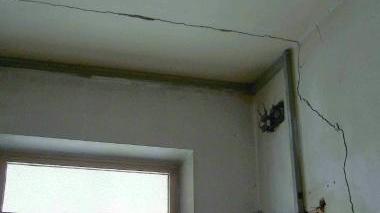 Una crepa all’interno di una casa