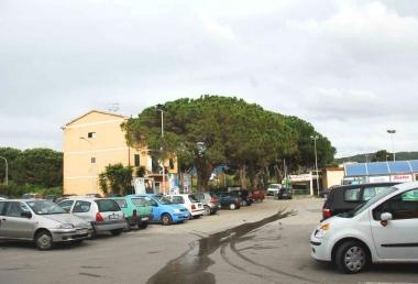 Il parcheggio di fronte alla Conad di Carpani