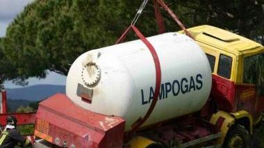 <b>AL LAVORO.</b> Una delle squadre dei vigili del fuoco