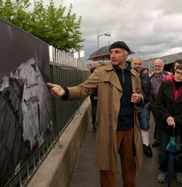 Cei illustra le foto sulla passeggiata 