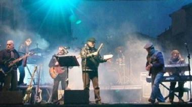 Il gruppo musicale Settima onda durante un’esibizione