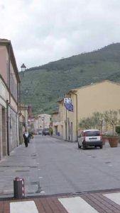 Via Roma a Calci   