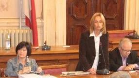 Un momento del confronto di ieri mattina fra la direttrice Asl Monica Calamai e i consigleiri della quinta commissione per il sociale