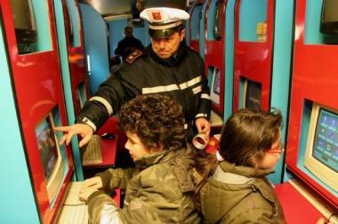 Bambini impegnati in una iniziativa di prevenzione  