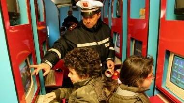 Bambini impegnati in una iniziativa di prevenzione
