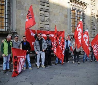 Un presidio degli operai Cdm davanti alla sede degli Industriali 