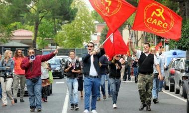 Una manifestazione antifascista in citt&agrave; e Roberto Fiore, segretario di Forza Nuova 