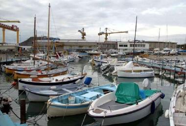 Barche dei pescatori sportivi in porto 