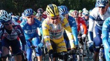 Il pisano Alessio Galletti (al centro) in gara