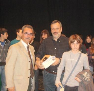 Nella foto centrale, il teatro 4 Mori gremito dagli studenti e dai rappresentanti delle istituzioni     