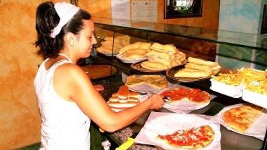Al lavoro in pizzeria