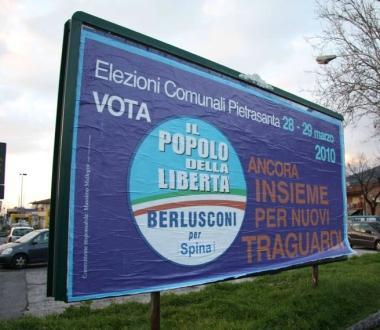 Cartelloni elettorali a Pietrasanta 