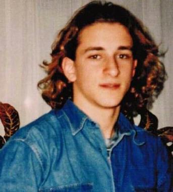 Nico Spinelli mor&igrave; nel 1996 a soli 17 anni in un incidente di moto. A lui fino al 2003 &egrave; stato dedicato il Trofeo internazionale Nico Spinelli di Pentathlon moderno 