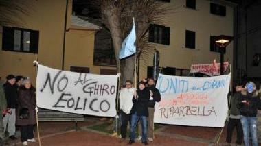 Una manifestazione contro il parco eolico