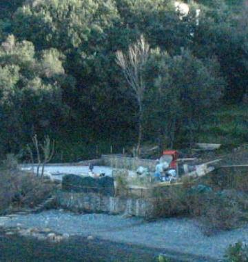 La piscina realizzata da un privato a ridosso della spiaggia