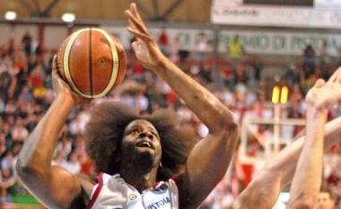 Elton Tyler amato e odiato dai tifosi pistoiesi: ai playoff 2008 stecc&ograve; di brutto 