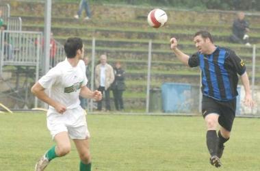 Colpo di testa di Pierozzi autore del gol che ha deciso la gara di andata 