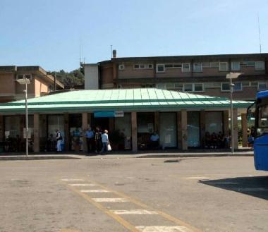 Ledificio di propriet&agrave; del Cat che ospitava il bar-biglietteria 