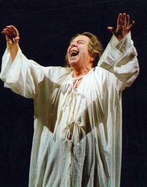 Panerai nei panni di Gianni Schicchi dell’opera pucciniana
