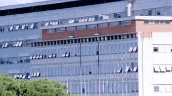 <b>OSPEDALE. </b>Tre gruppi su Facebook protestano per i punti nascita e i tagli ai reparti: le adesioni sono 10mila