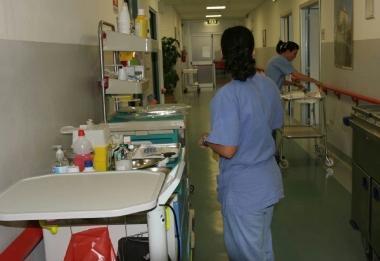 Delle infermiere al lavoro     
