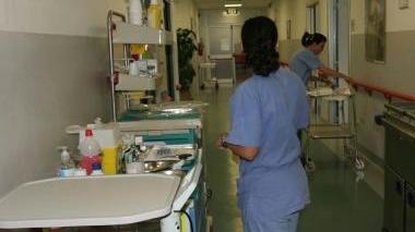 Delle infermiere al lavoro
