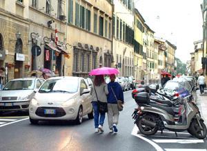 In via della Madonna come in periferia