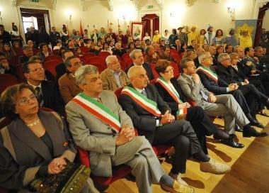 <b>SCANSANO. </b>Due momenti della manifestazione di ieri, sopra il sindaco Morini          