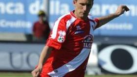 <b>RINVIO.</b> Il centrocampista Romeo Papini