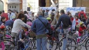Un gruppo di partecipanti a Bimbinbici