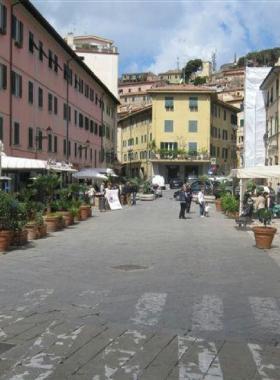Uno scorcio di piazza Cavour
