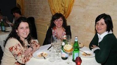 Roberta Giannini (a sinistra) alla cena all’Anfiteatro