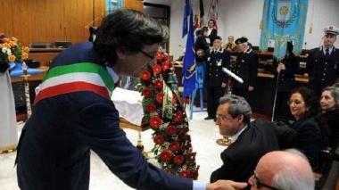 Un momento della cerimonia in Comune per Nardo Dunchi