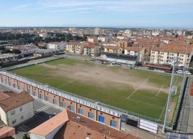 Una veduta dall’alto dello stadio Loris Rossetti di Cecina