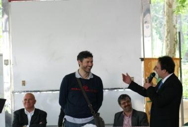 La premiazione del vigile del fuoco-eroe, Raffaele Mangone