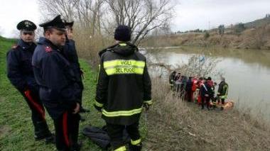 Intervento sull’Arno di vigili del fuoco e carabinieri