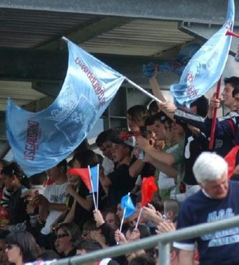 <b>FESTA.</b> Spalti imbandierati 