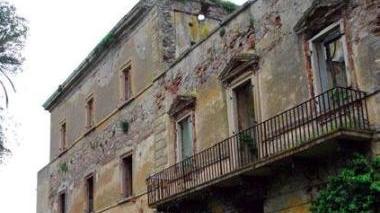 Discarica abusiva all'interno di Villa Serristori