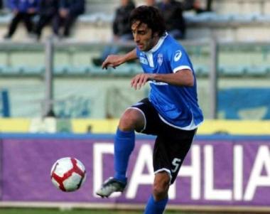 Il mediano Toni DAmico in azione con la maglia azzurra 
