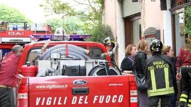 <b>IN VIA GUGLIELMI.</b> I vigili del fuoco al lavoro
