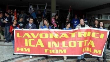 Una protesta delle lavoratrici dellIca 